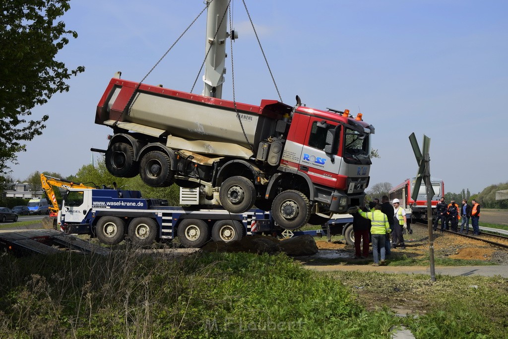 Schwerer VU LKW Zug Bergheim Kenten Koelnerstr P533.JPG - Miklos Laubert